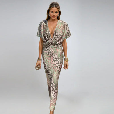 Kelley - Long V-Neck and Twisted Finish