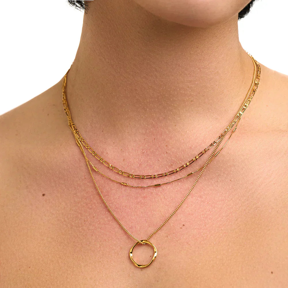 Three-row necklace with open circle