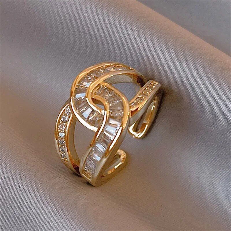 Elegant Knotted Ring