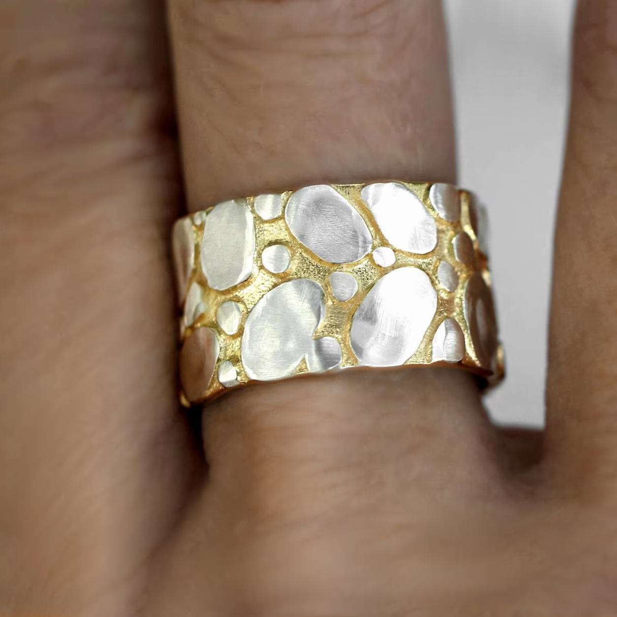 Thick vintage gold ring